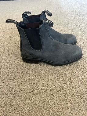 Blundstone Chukka Boots in Slate Gray Suede
